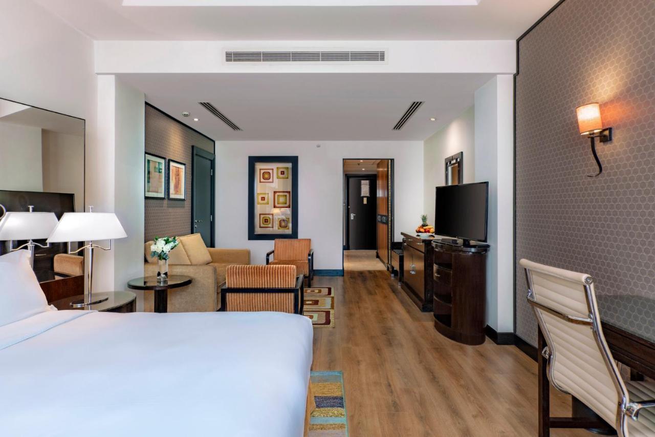 Отель Crowne Plaza Al Khobar By Ihg Экстерьер фото A room at the hotel