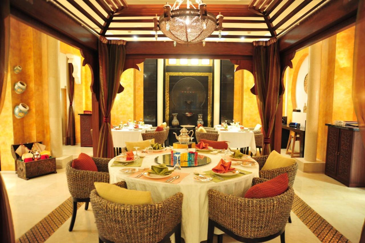 Отель Crowne Plaza Al Khobar By Ihg Экстерьер фото A restaurant in the Taj Mahal Palace, Mumbai