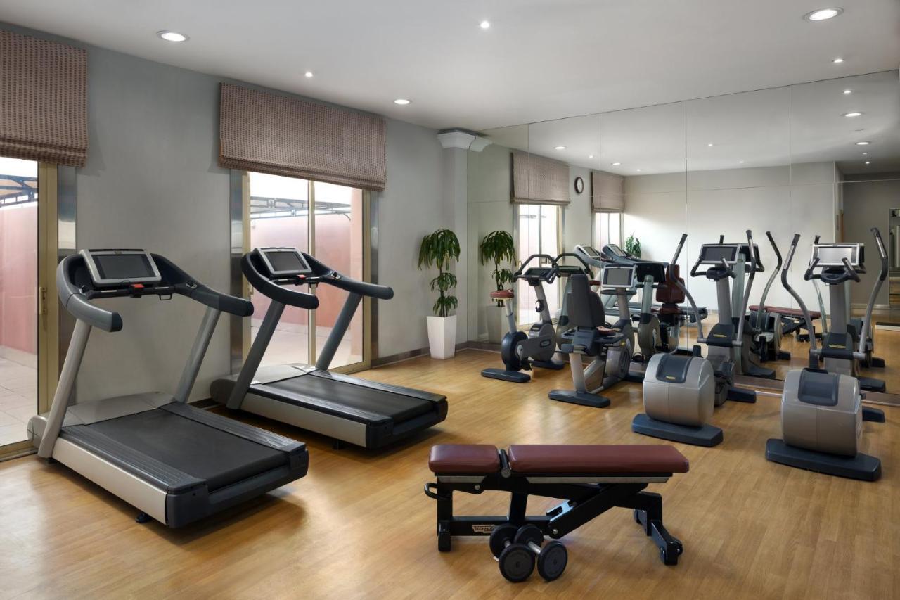 Отель Crowne Plaza Al Khobar By Ihg Экстерьер фото A gym at a hotel