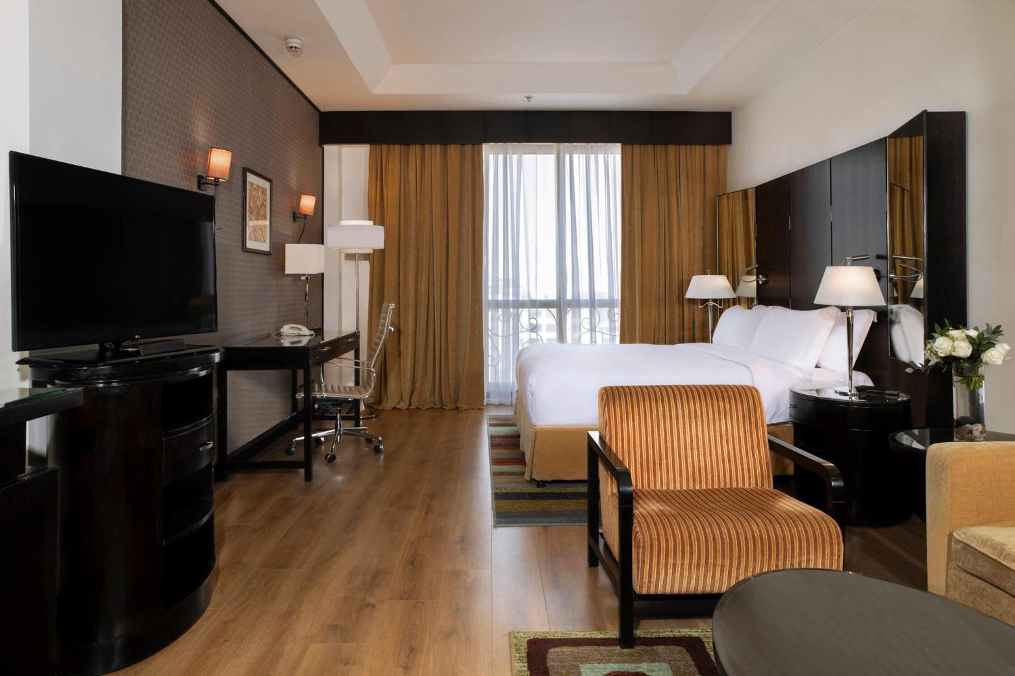 Отель Crowne Plaza Al Khobar By Ihg Экстерьер фото A room at the hotel